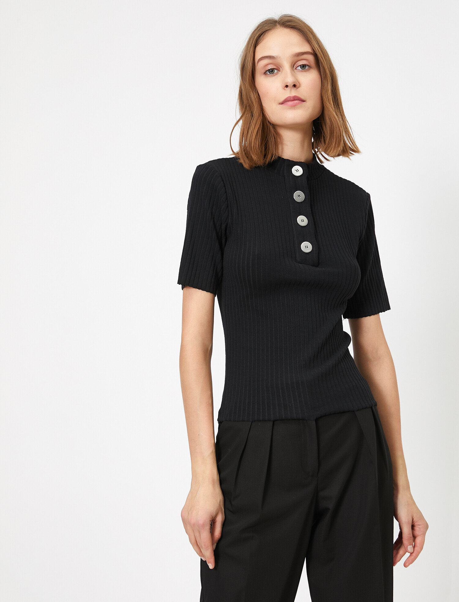   Düğme Detaylı Kısa Kollu Tişört