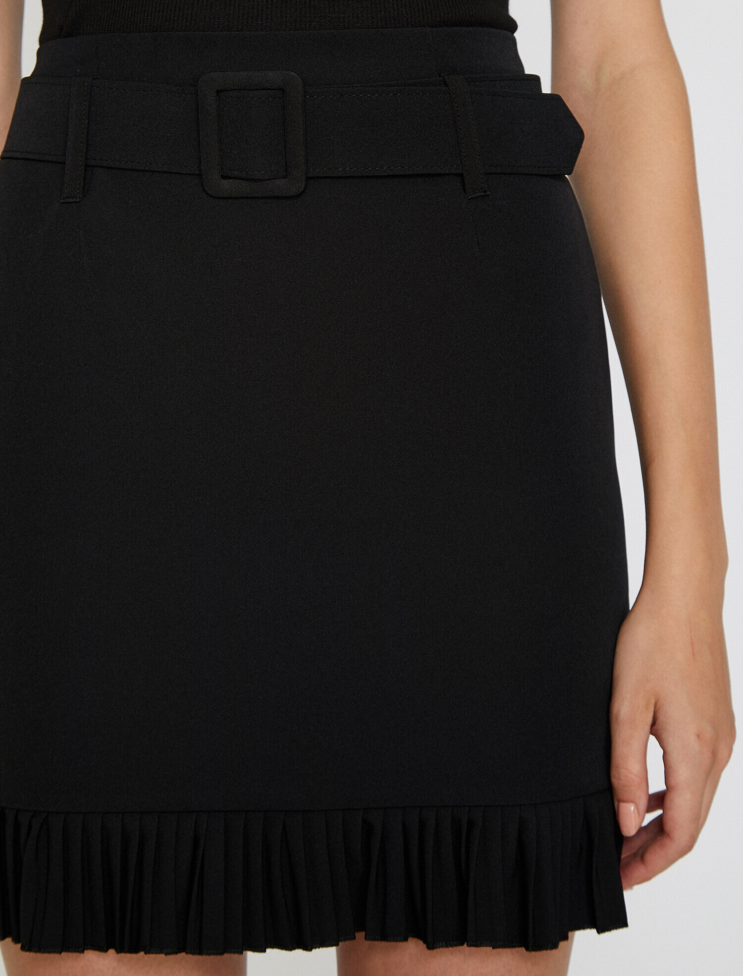 Kemer Detaylı Altı Pileli Etek