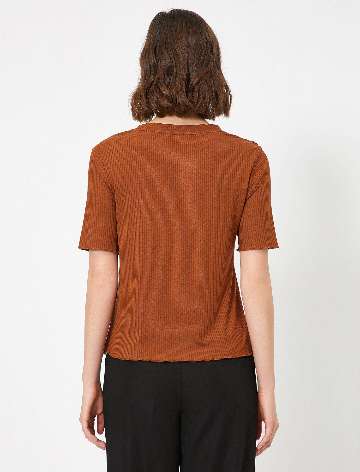   Bisiklet Yaka Düğme Detaylı Tişört