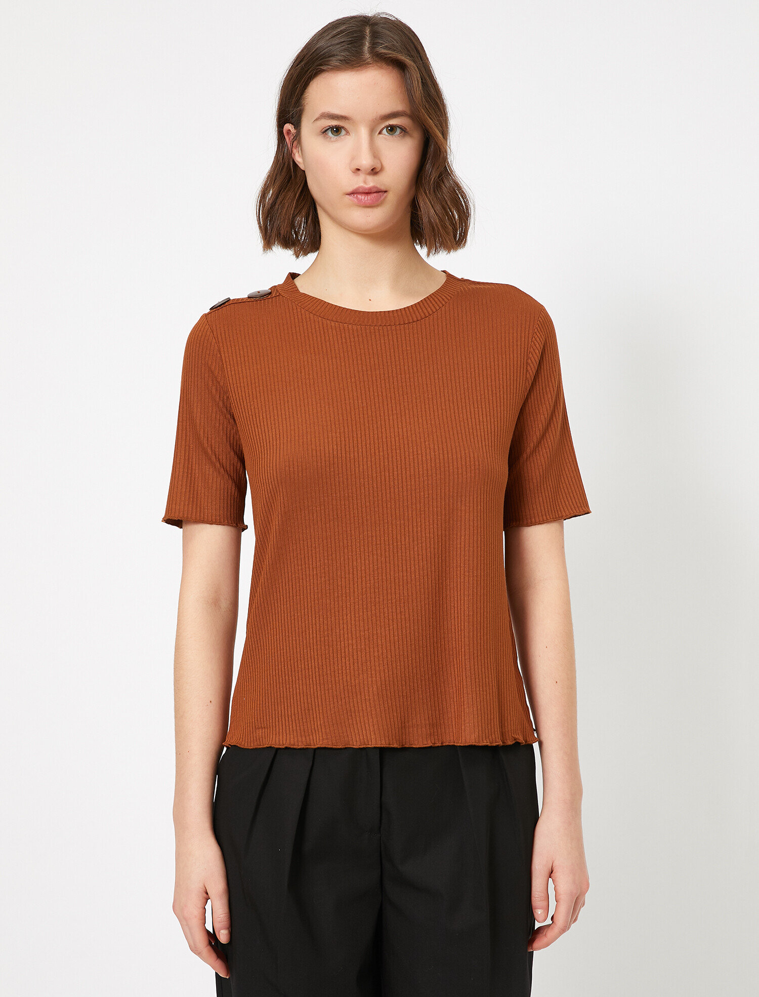   Bisiklet Yaka Düğme Detaylı Tişört