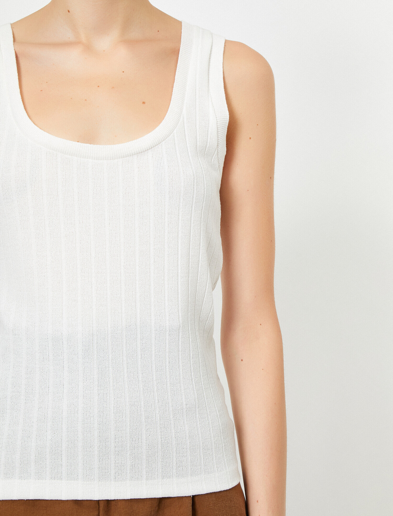   Oyuk Yaka Kolsuz Atlet