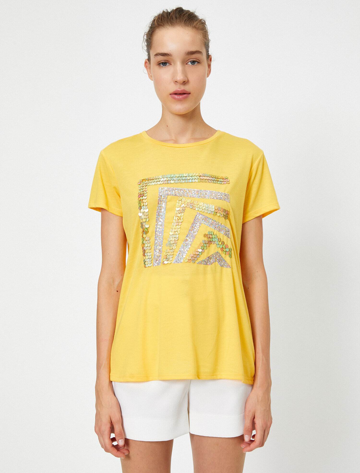   Pul Payet Detaylı Bisiklet Yaka Tişört