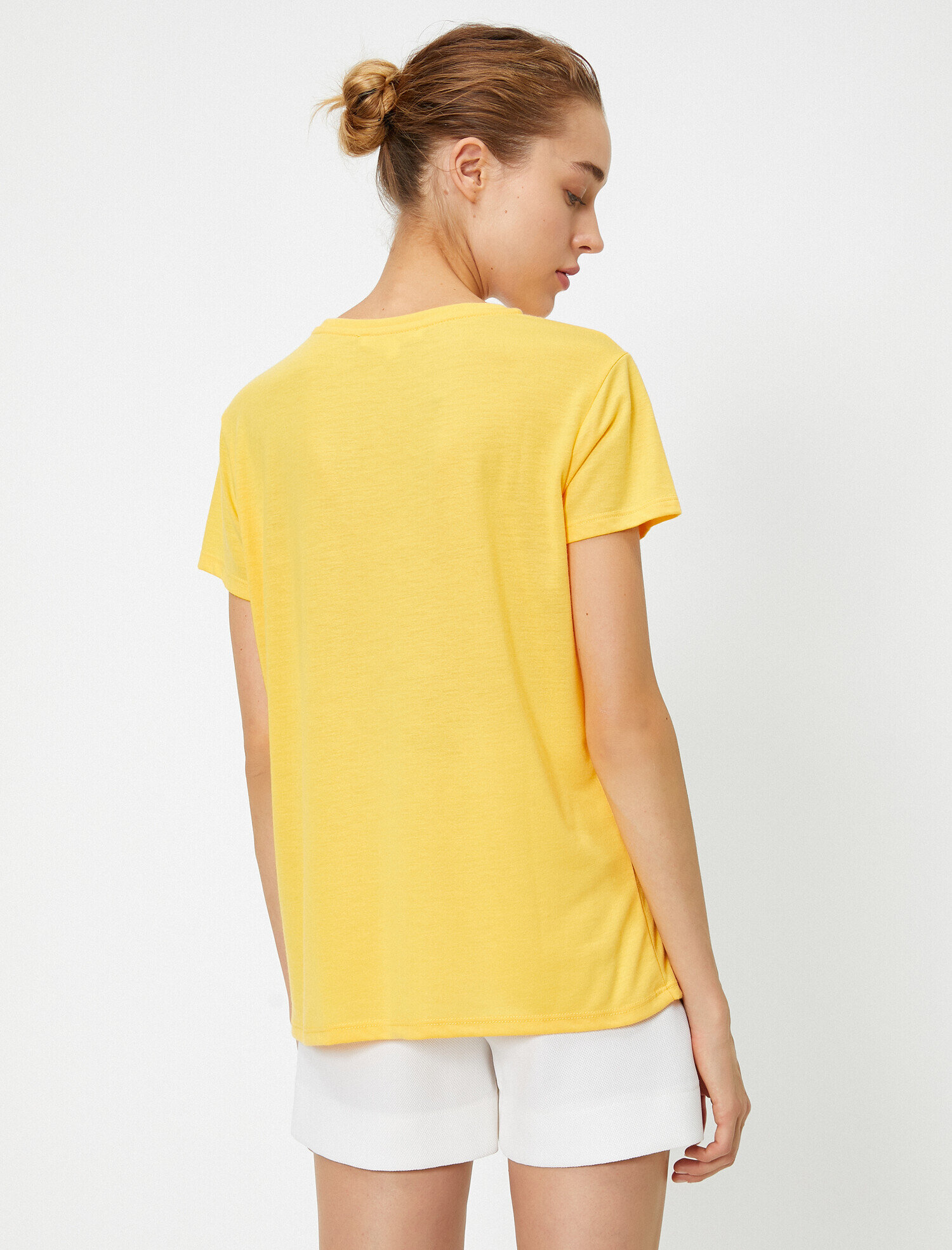   Pul Payet Detaylı Bisiklet Yaka Tişört