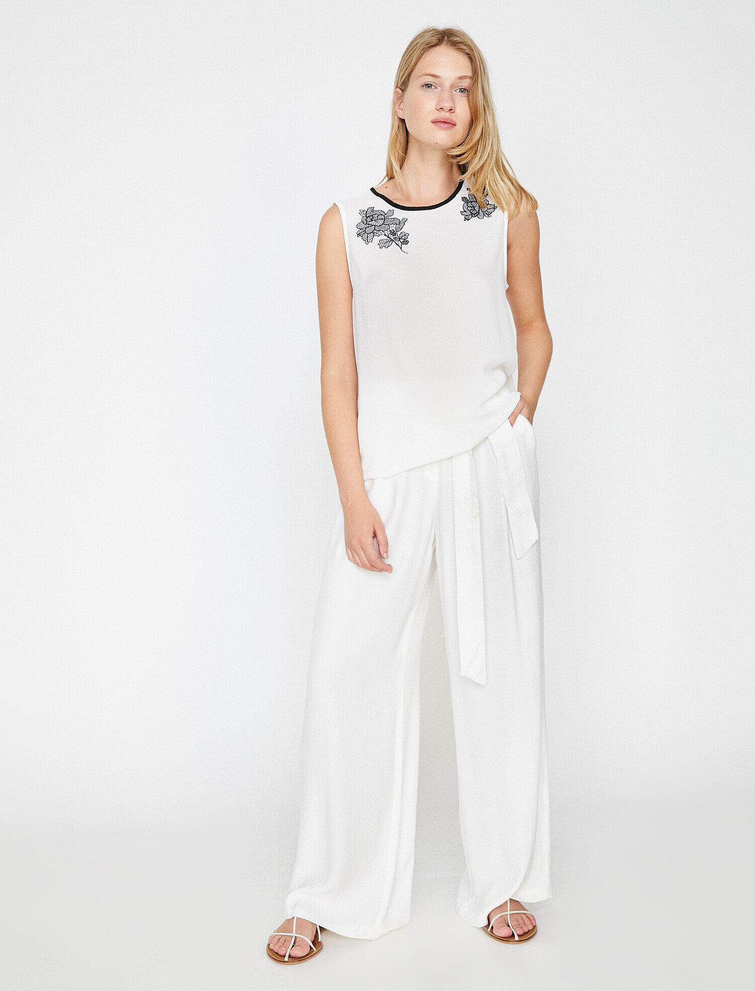   İşleme Detaylı Bluz