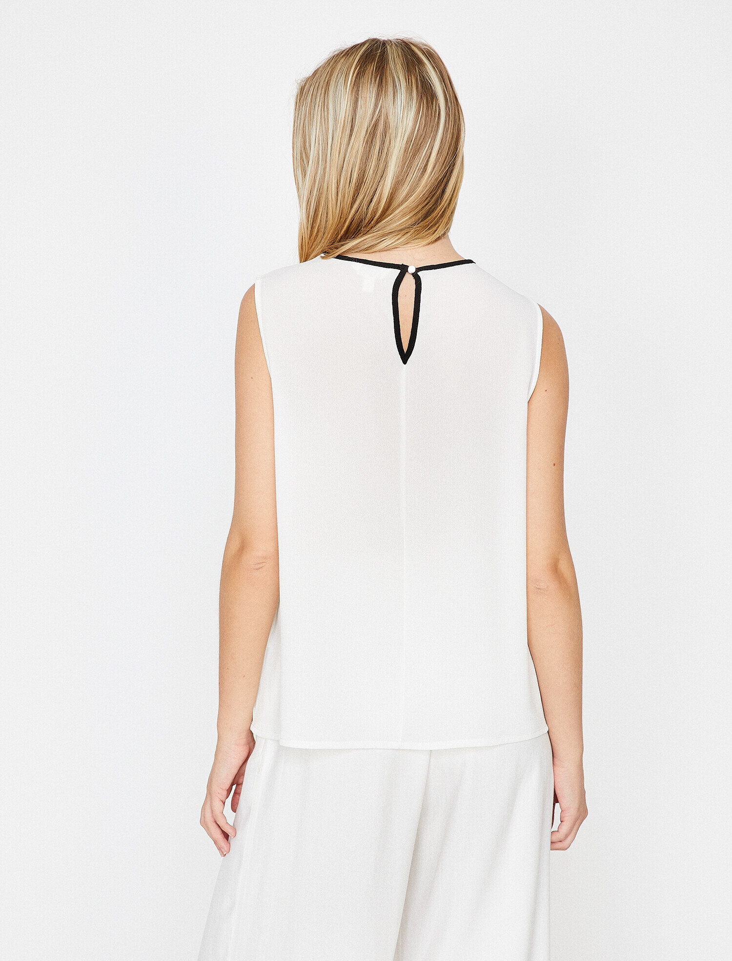   İşleme Detaylı Bluz