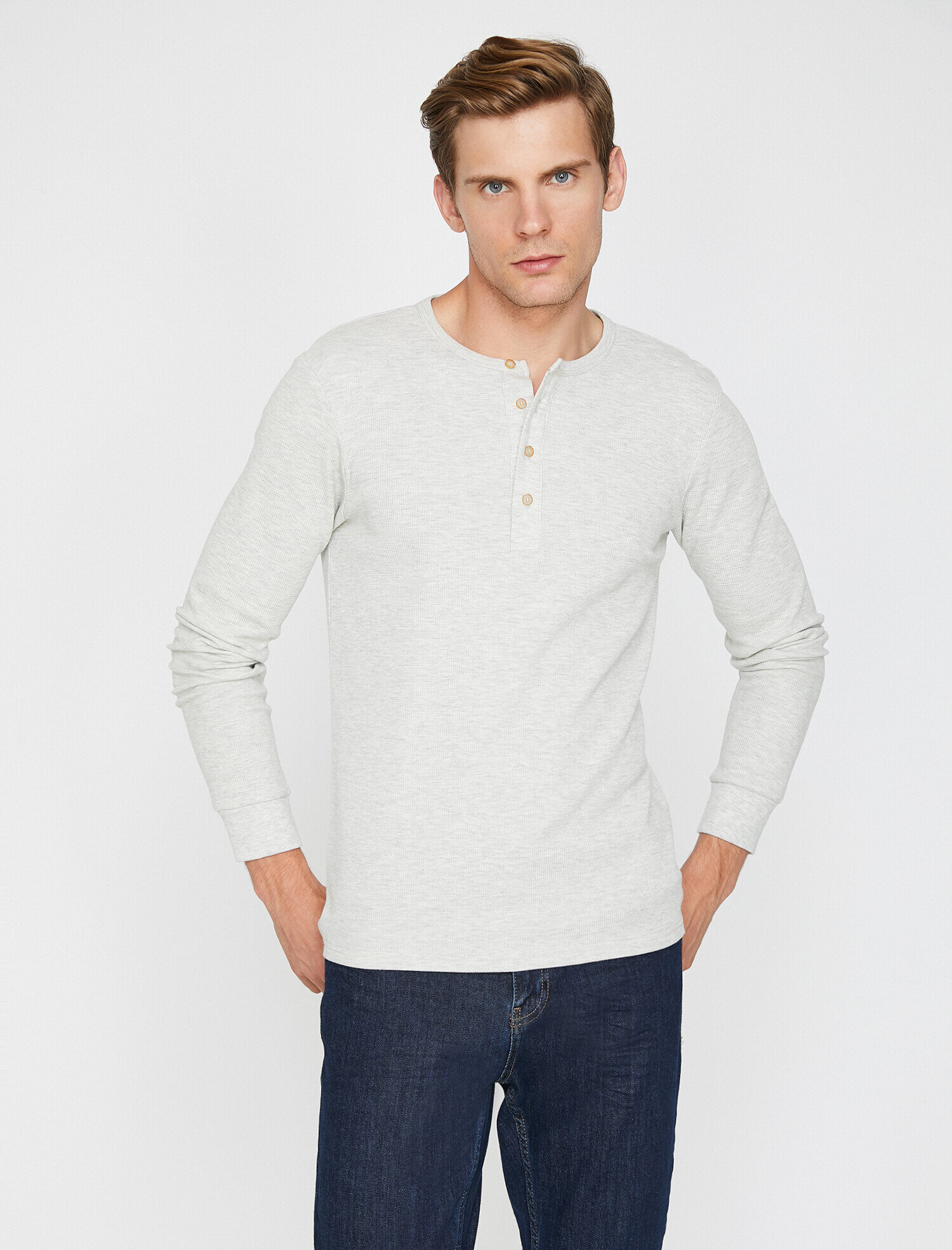   Düğme Detaylı Tişört