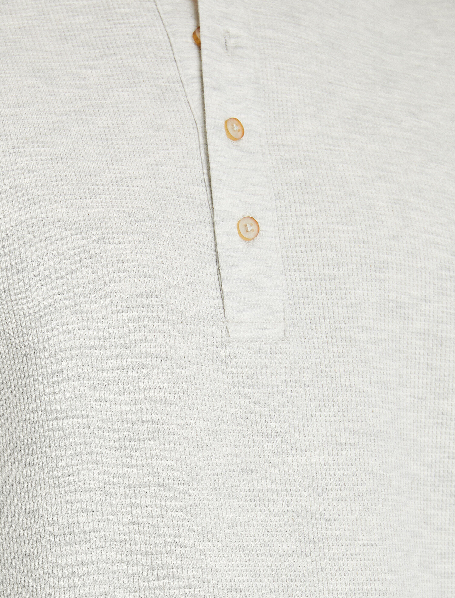   Düğme Detaylı Tişört