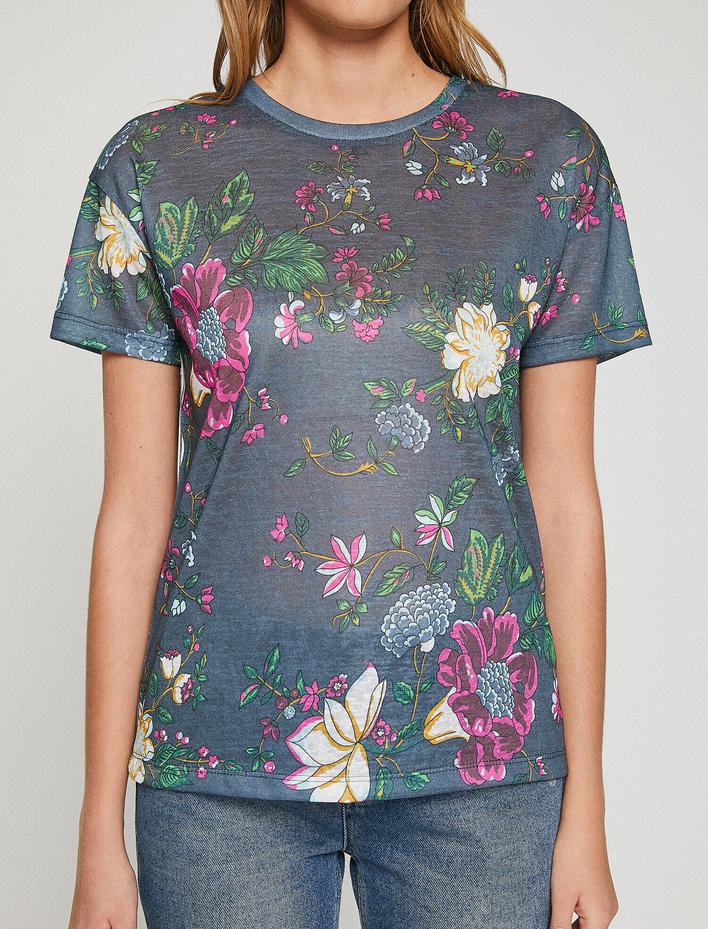  Çiçekli Tişört