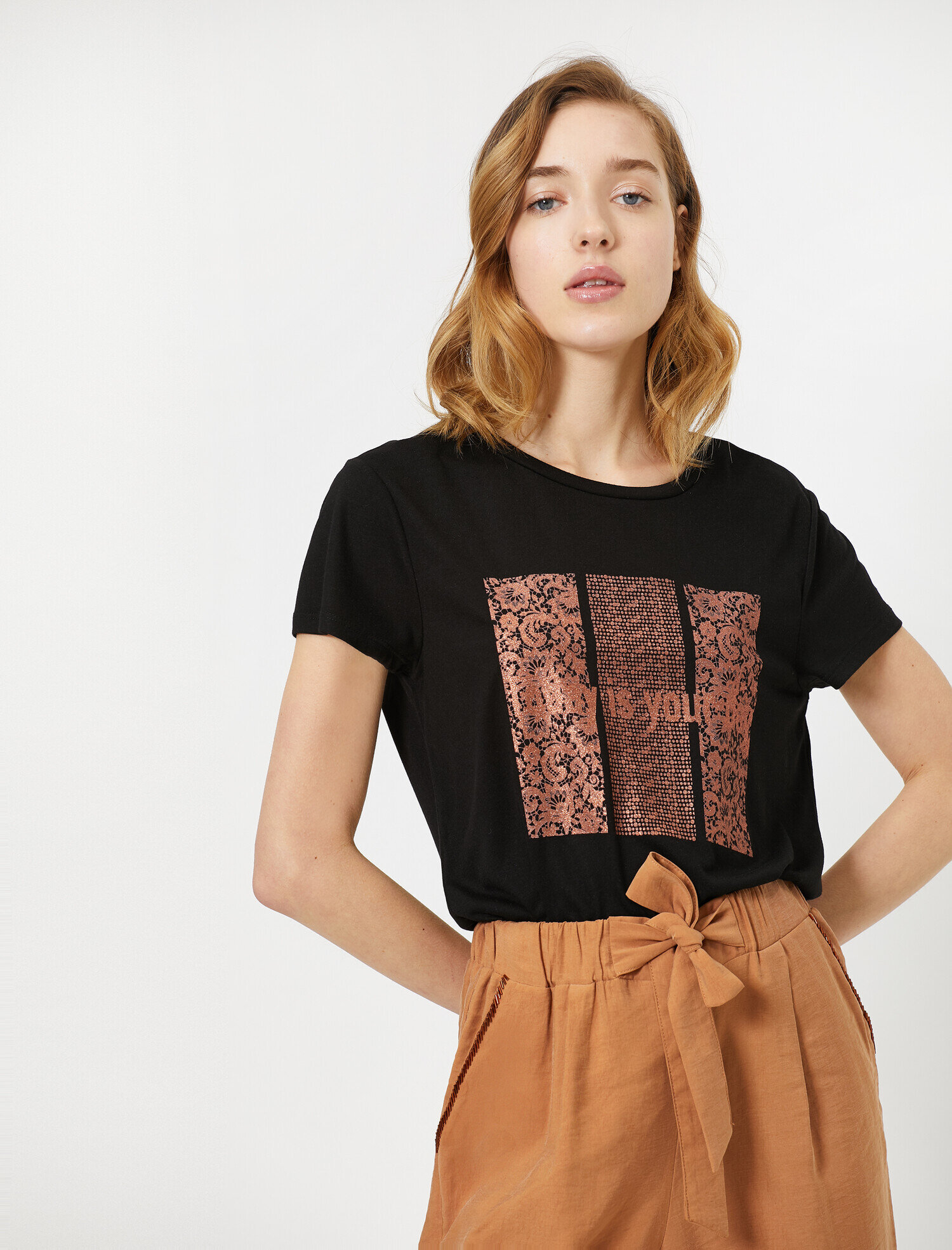   Yazı Baskılı Şal Desenli Tişört