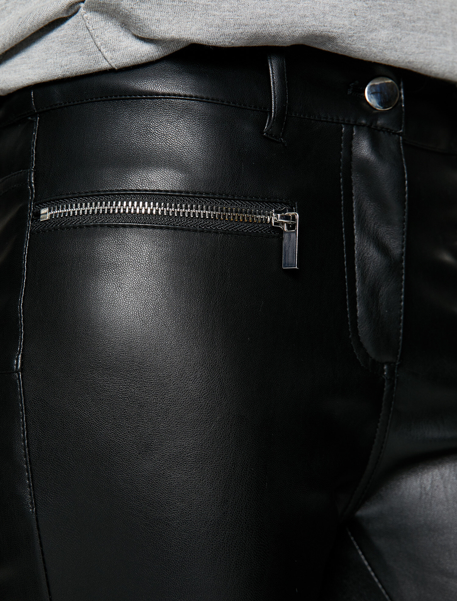   Deri Görünümlü Pantolon