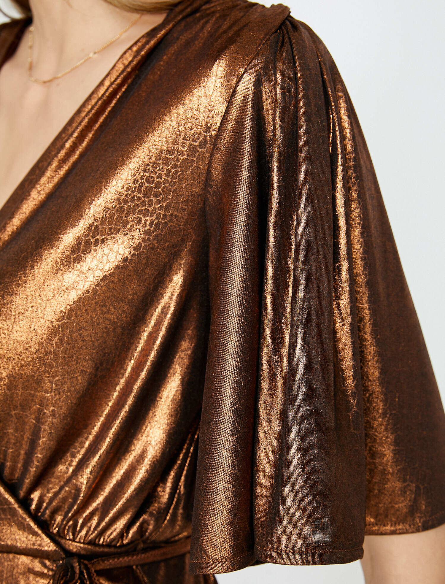   Abiye Bluz Parlak Anvelop V Yaka