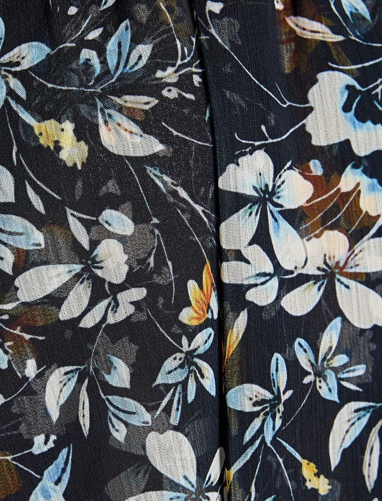   Yaka Detaylı Tişört