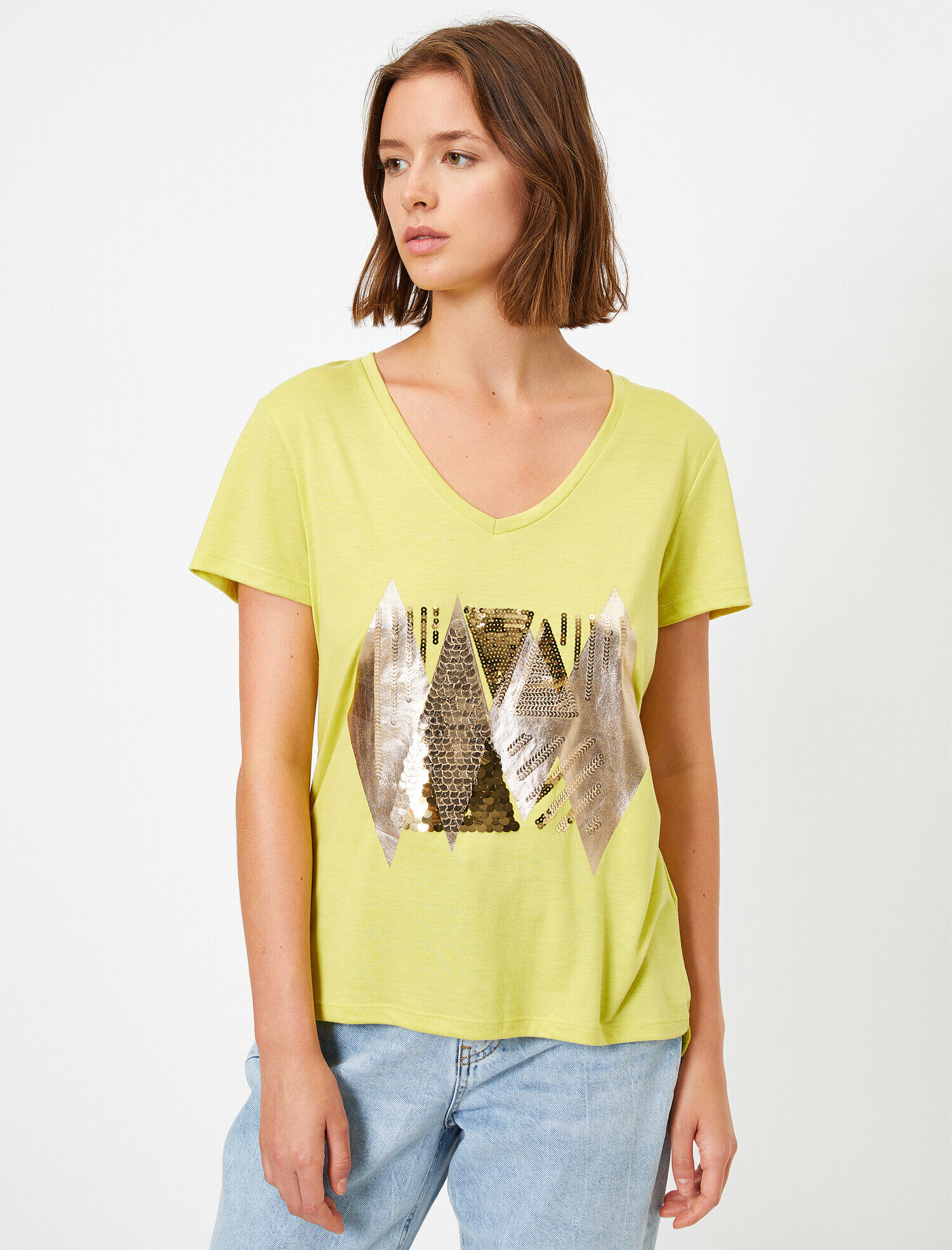   Pul Detaylı Kısa Kollu Tişört