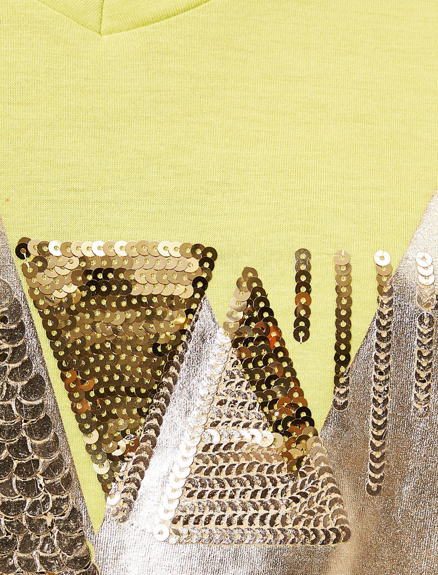   Pul Detaylı Kısa Kollu Tişört