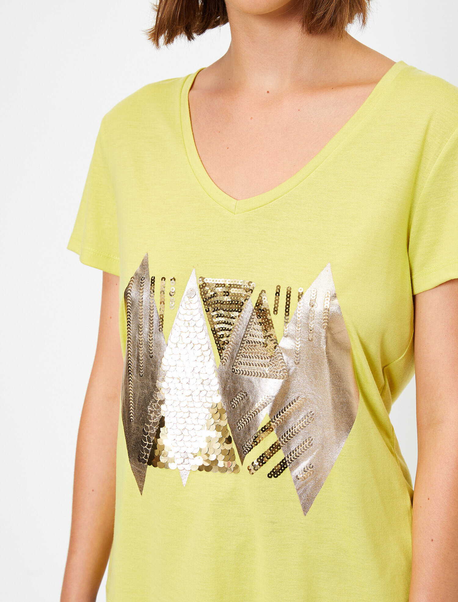   Pul Detaylı Kısa Kollu Tişört