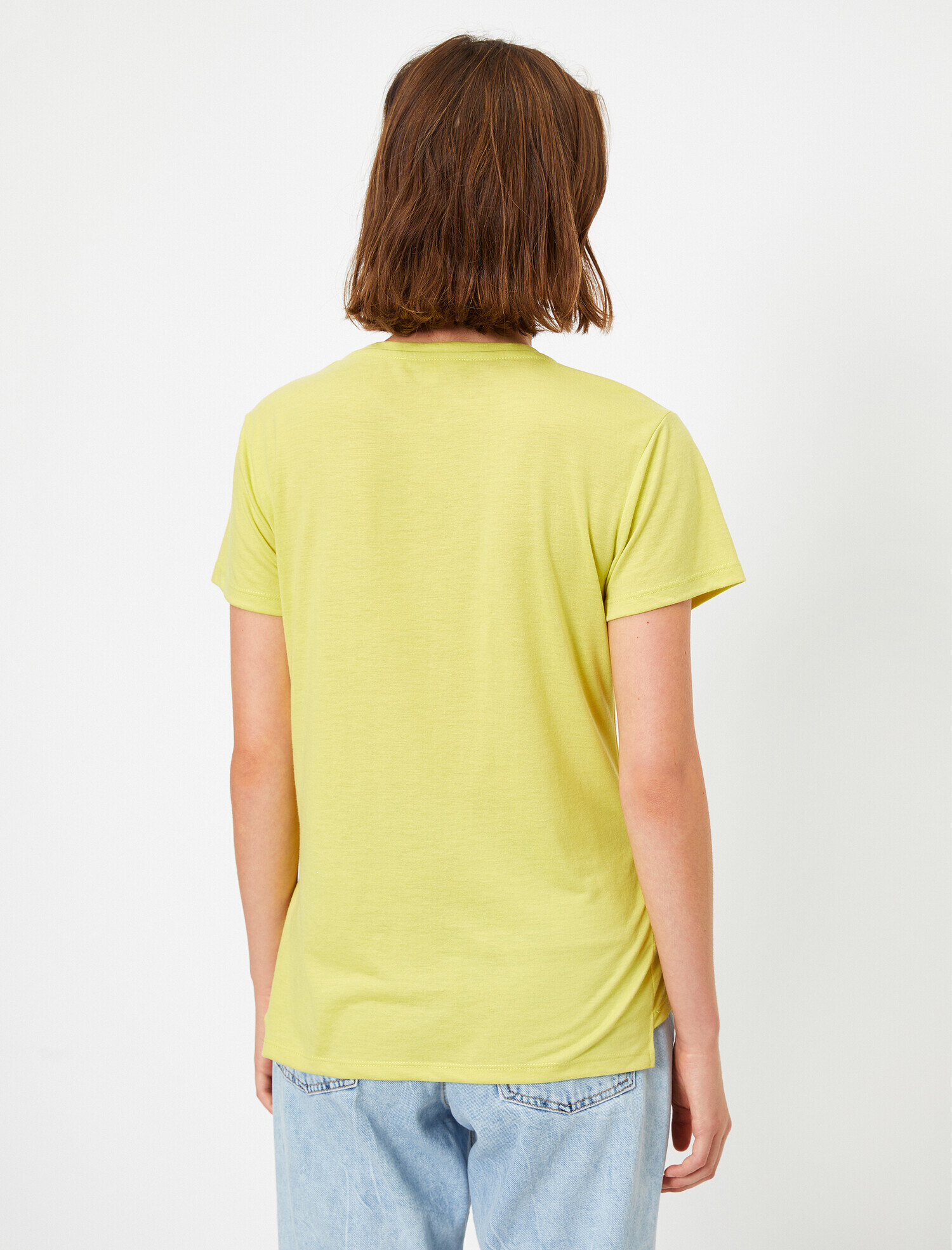   Pul Detaylı Kısa Kollu Tişört