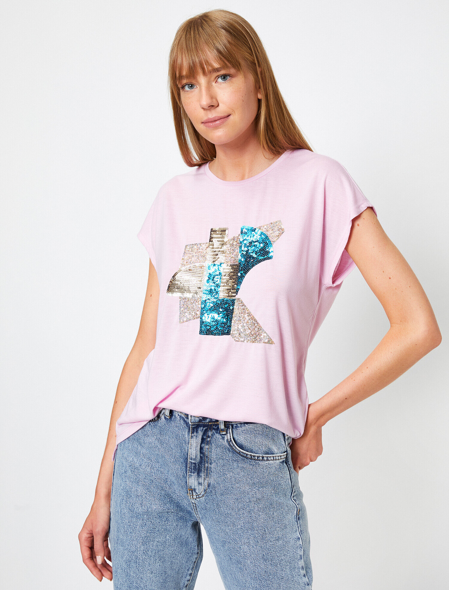   Pul Detaylı Kısa Kollu Tişört