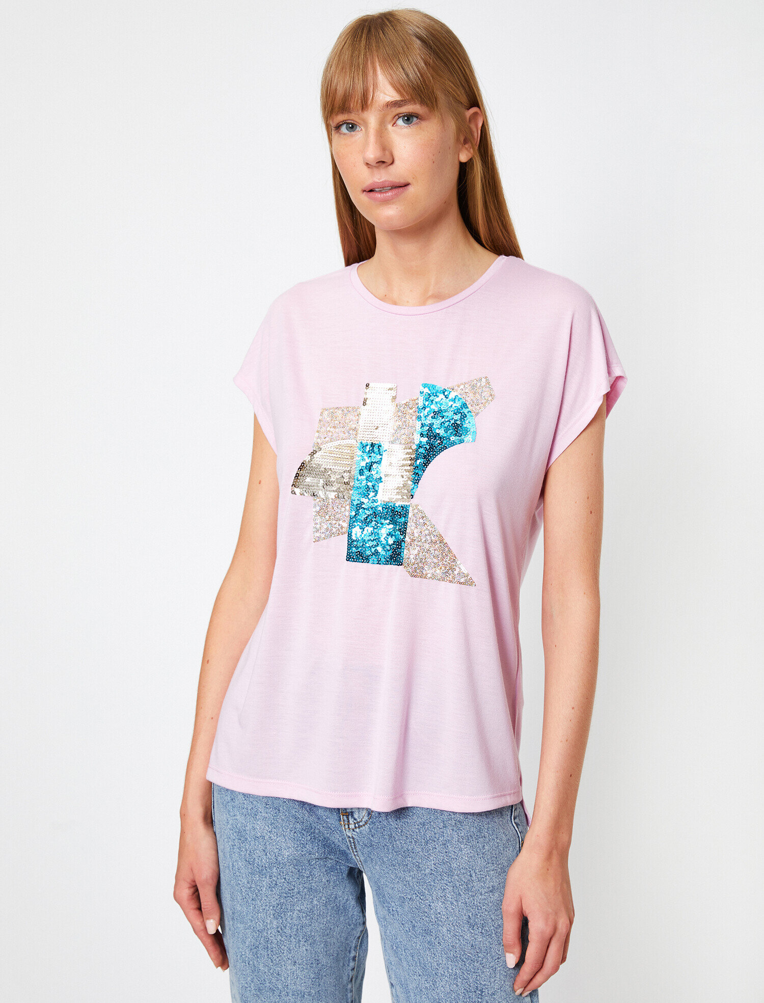   Pul Detaylı Kısa Kollu Tişört