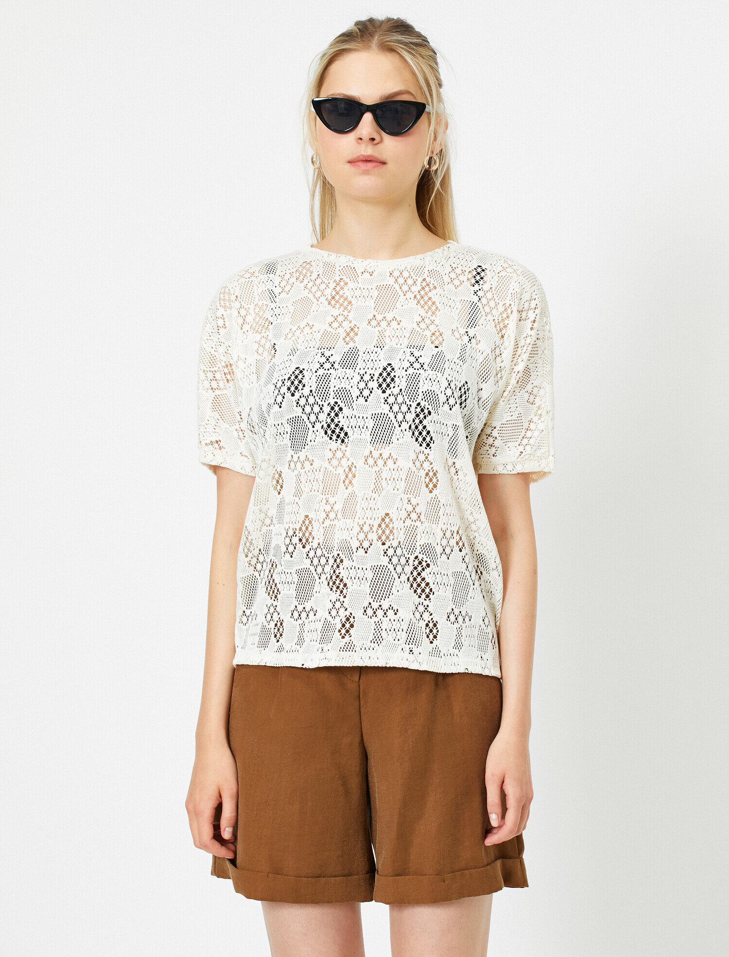   Bisiklet Yaka Kısa Kollu Dantel Detaylı Tişört