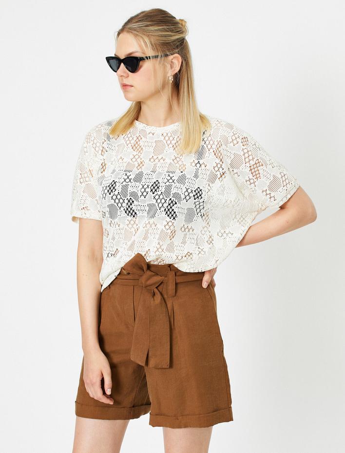  Bisiklet Yaka Kısa Kollu Dantel Detaylı Tişört