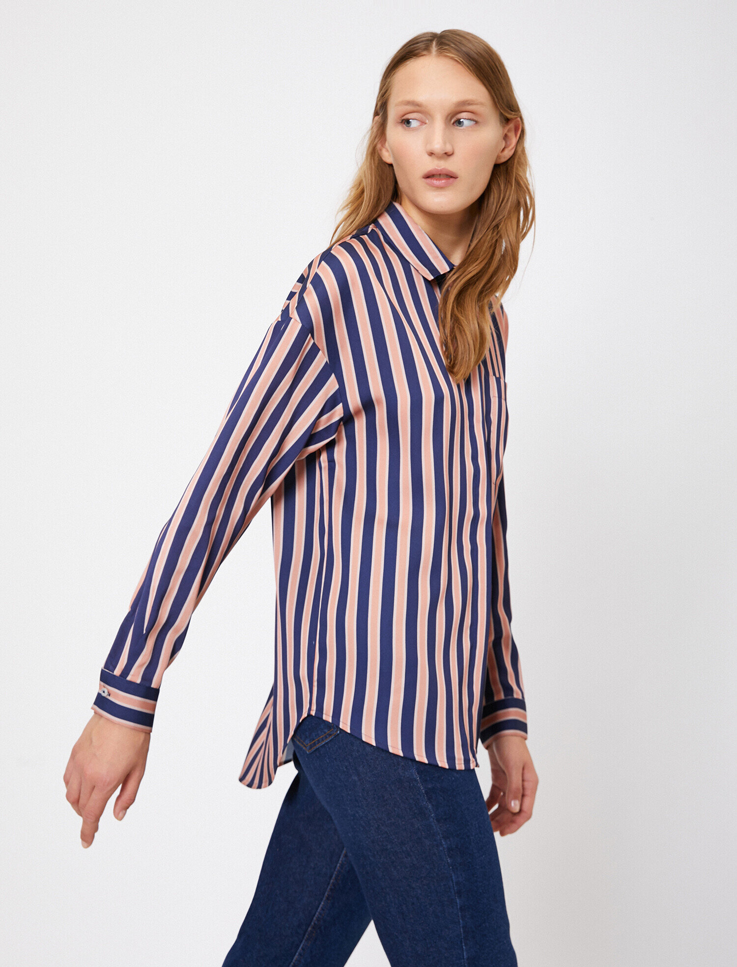   Yaka Detaylı Tişört