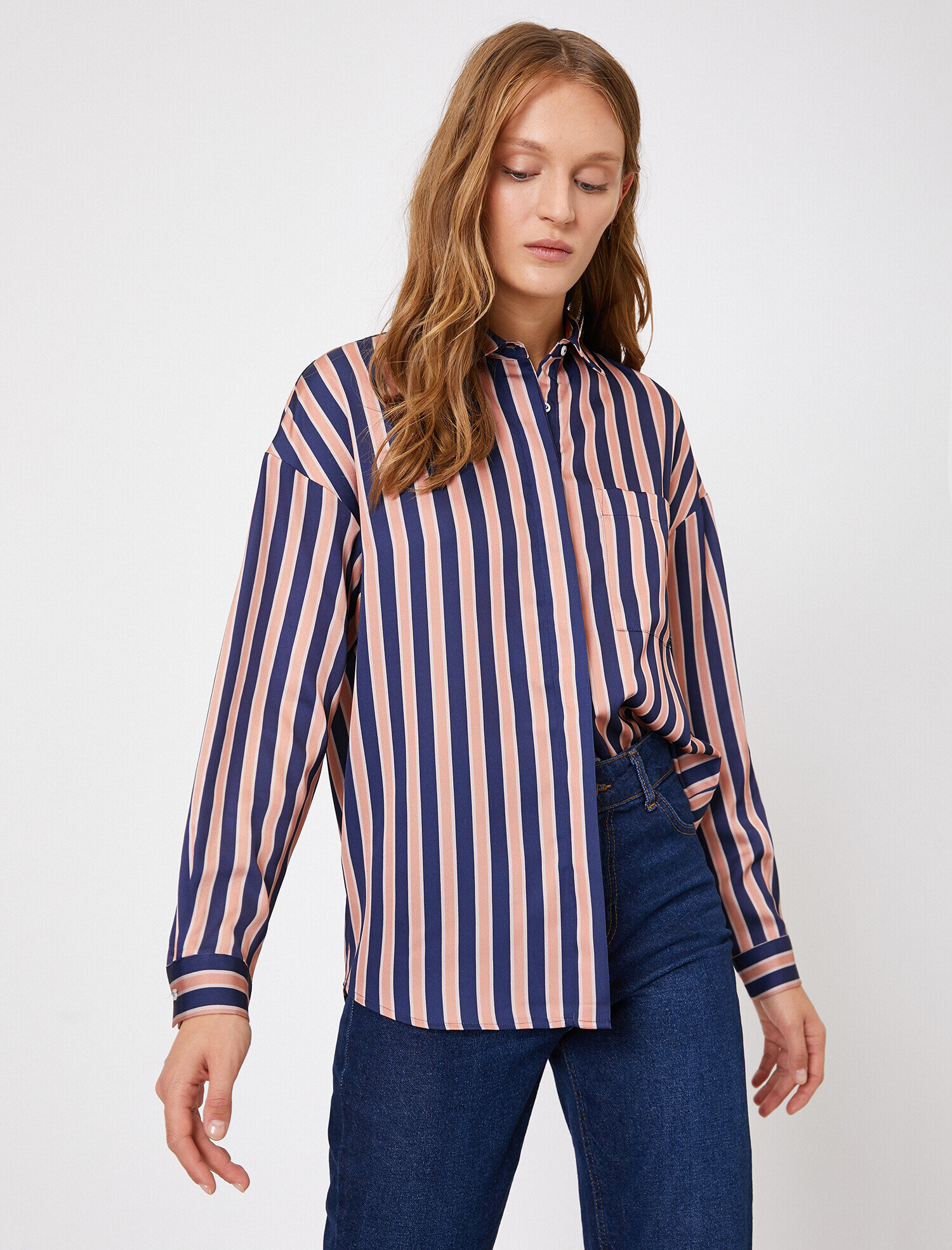   Yaka Detaylı Tişört