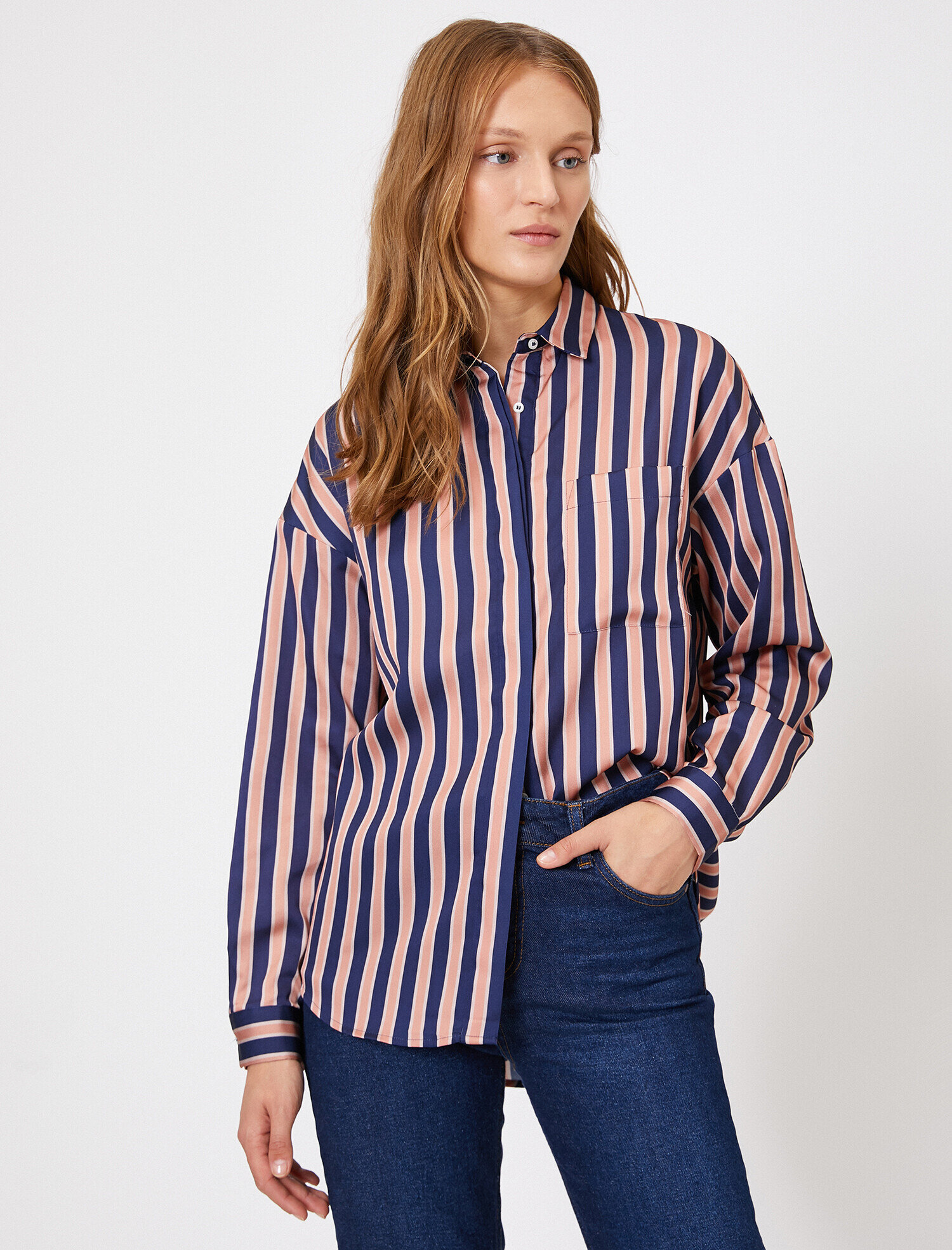   Yaka Detaylı Tişört