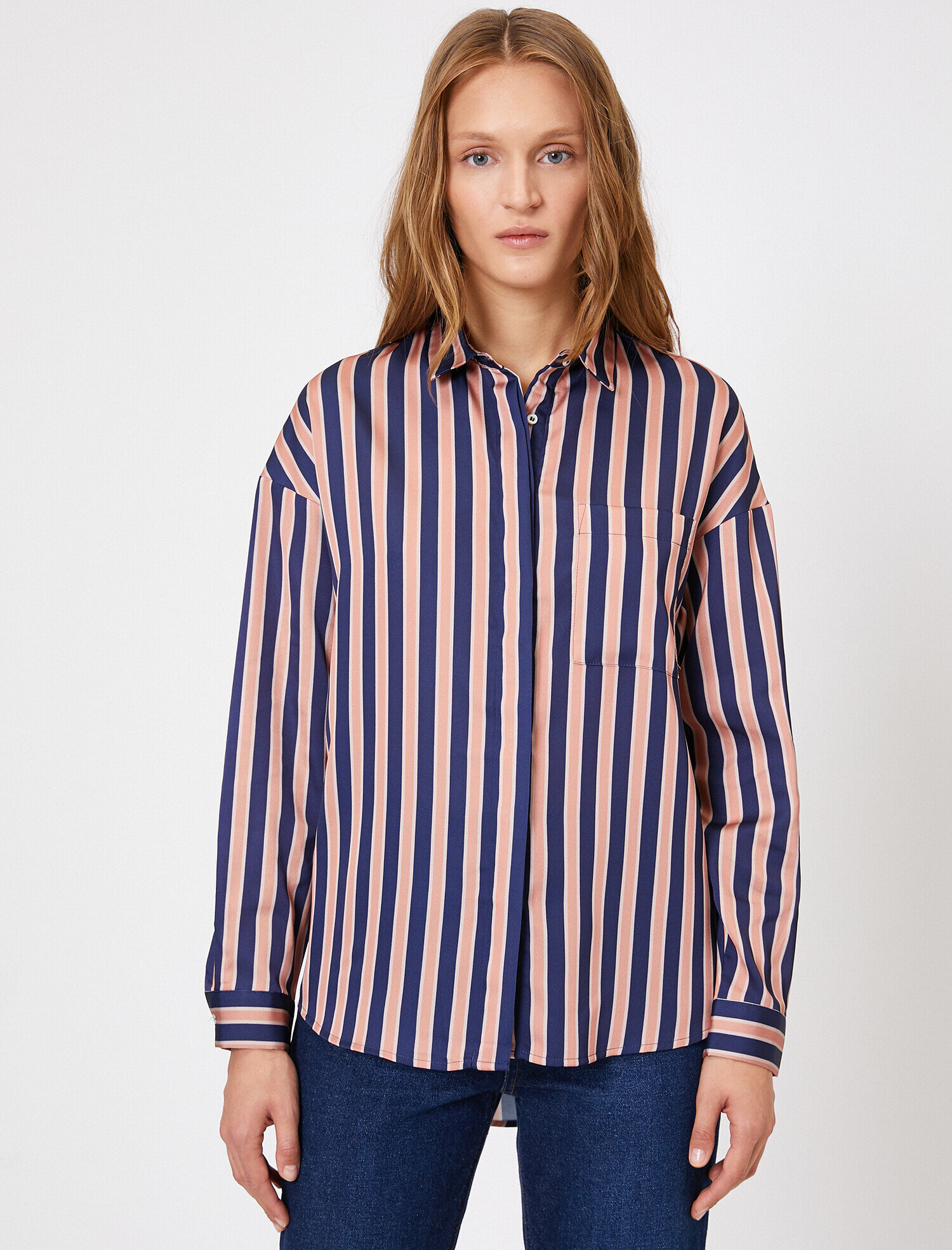   Yaka Detaylı Tişört