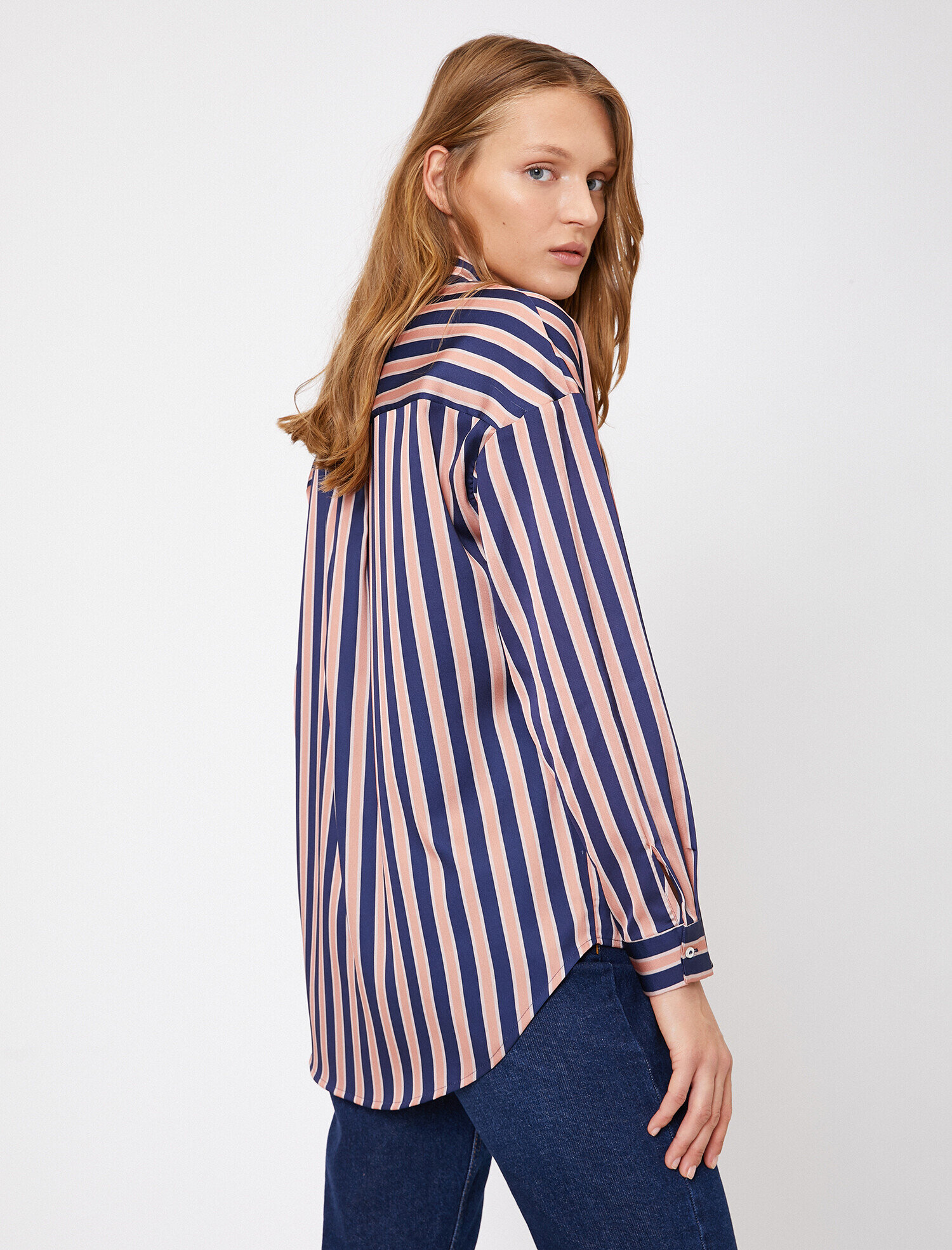   Yaka Detaylı Tişört