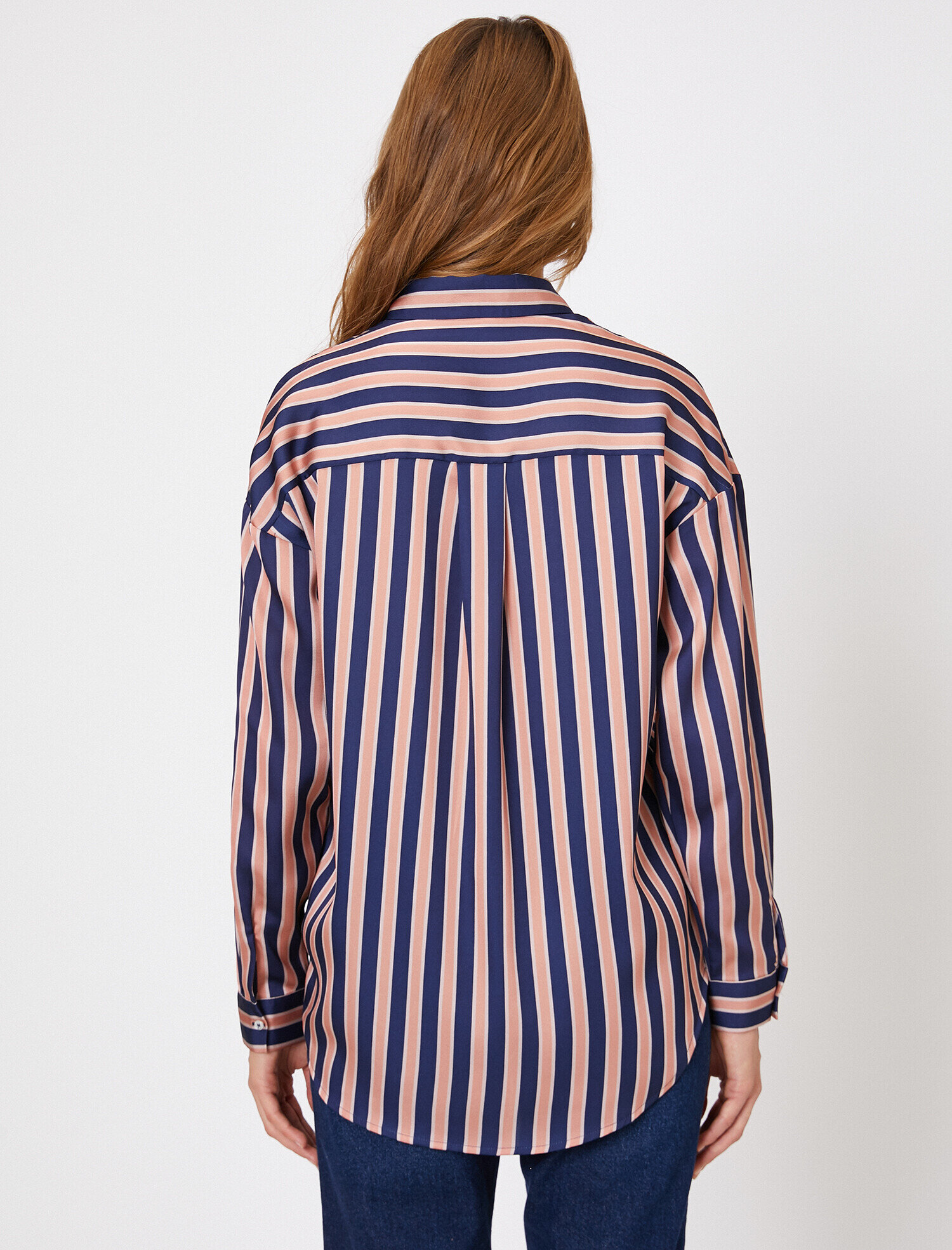   Yaka Detaylı Tişört