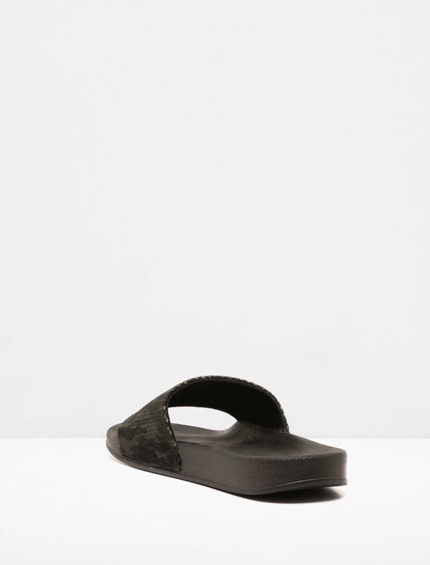  Erkek Kamuflaj Desenli Terlik