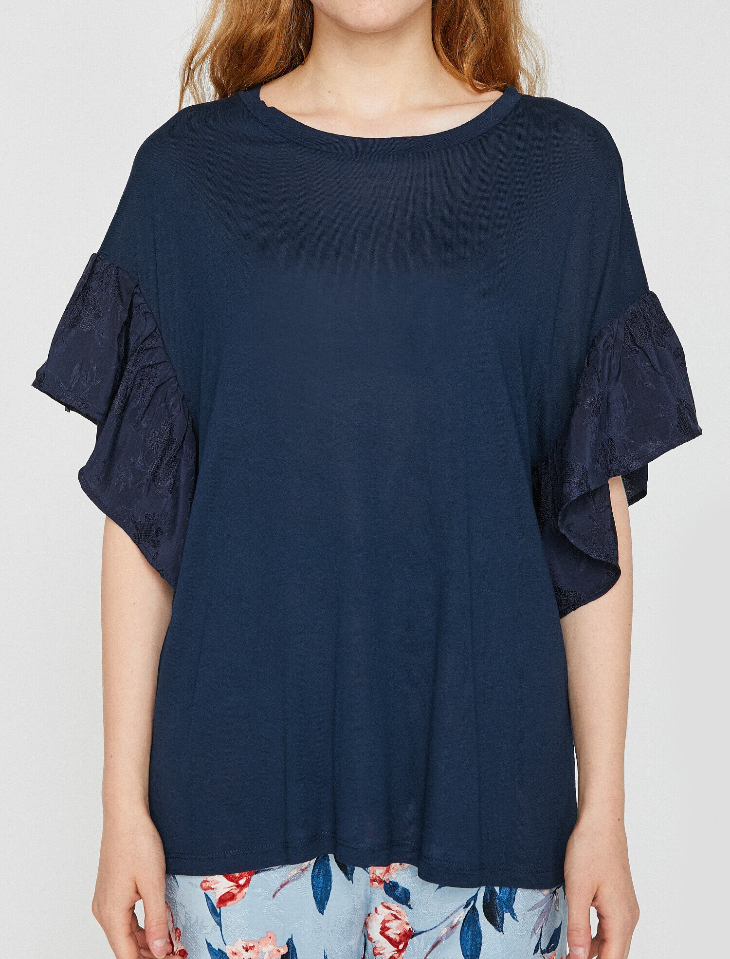   Fırfır Detaylı Tişört