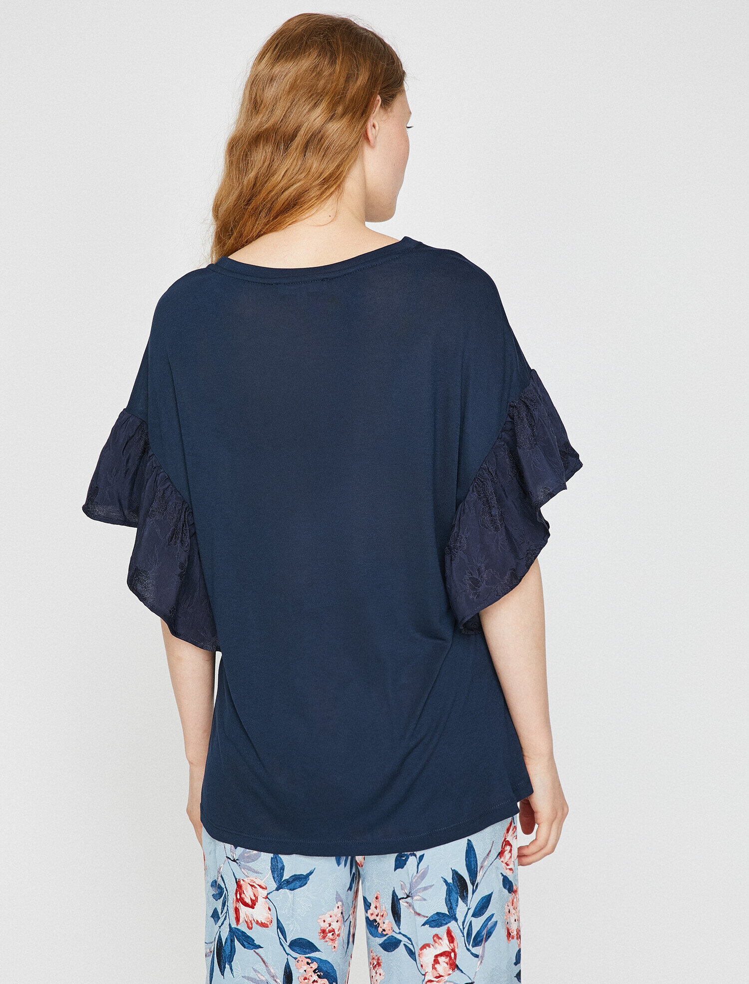   Fırfır Detaylı Tişört