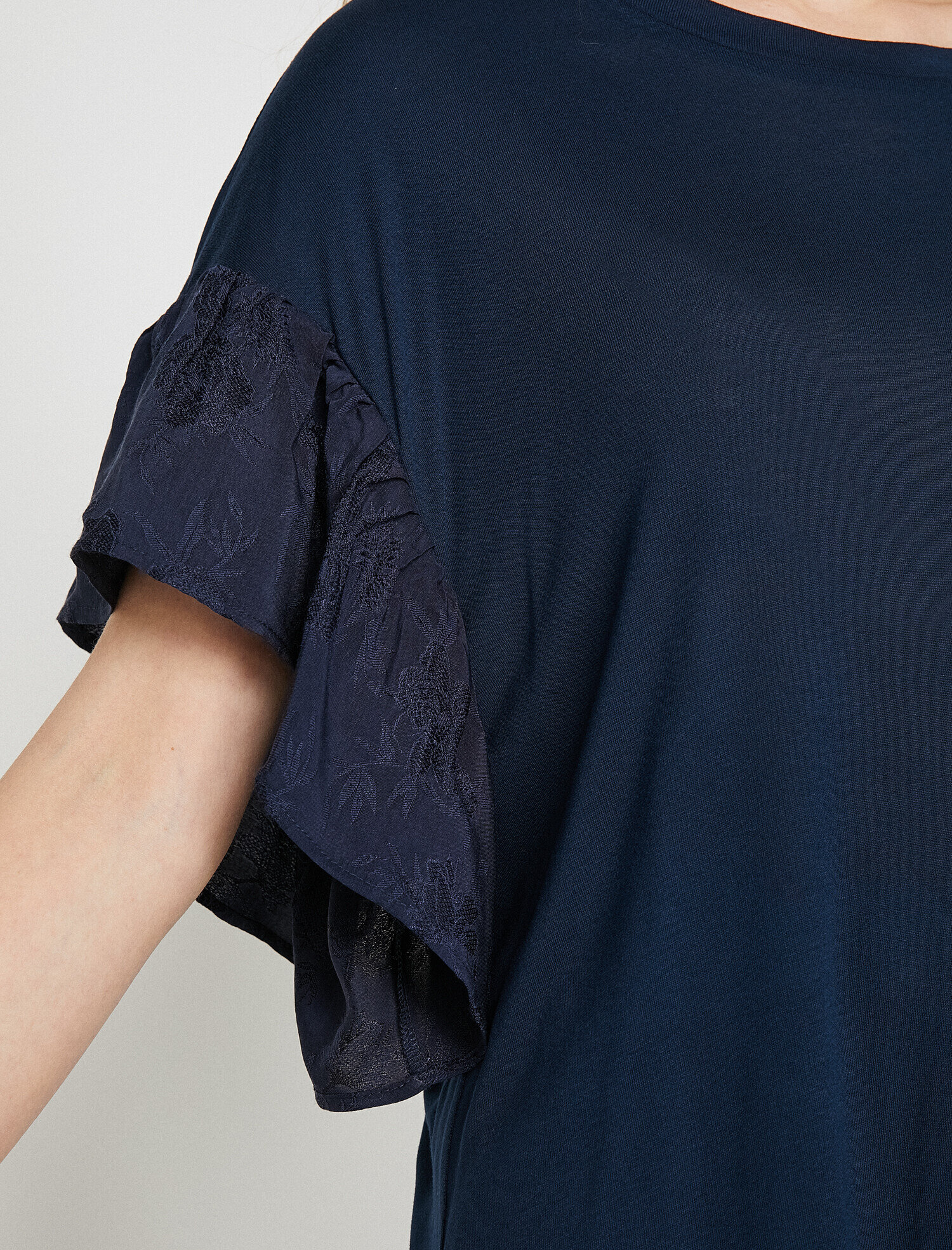   Fırfır Detaylı Tişört