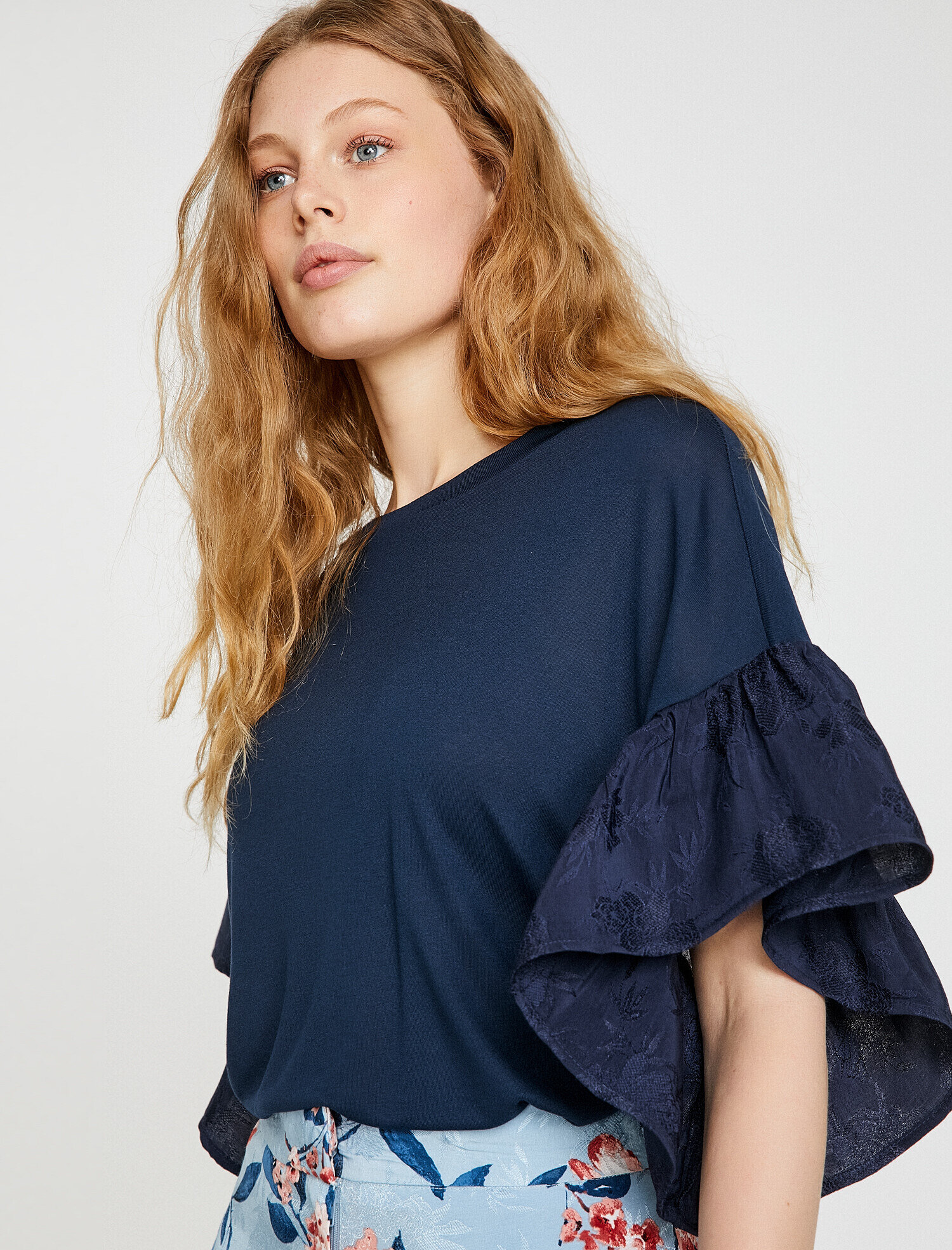   Fırfır Detaylı Tişört