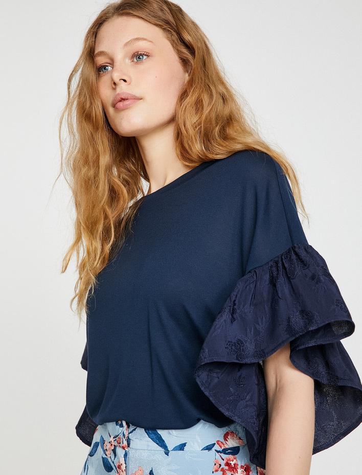  Fırfır Detaylı Tişört