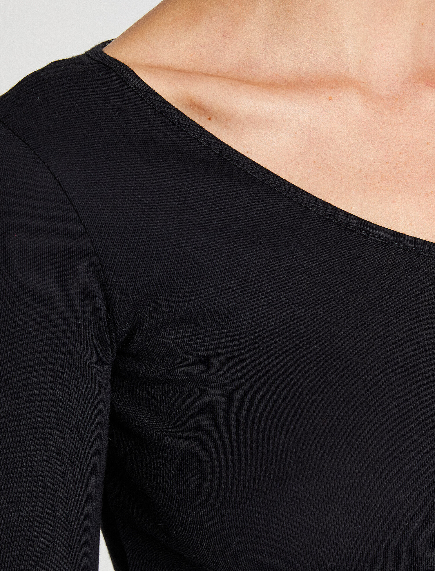   Uzun Kollu Tişört V Yaka