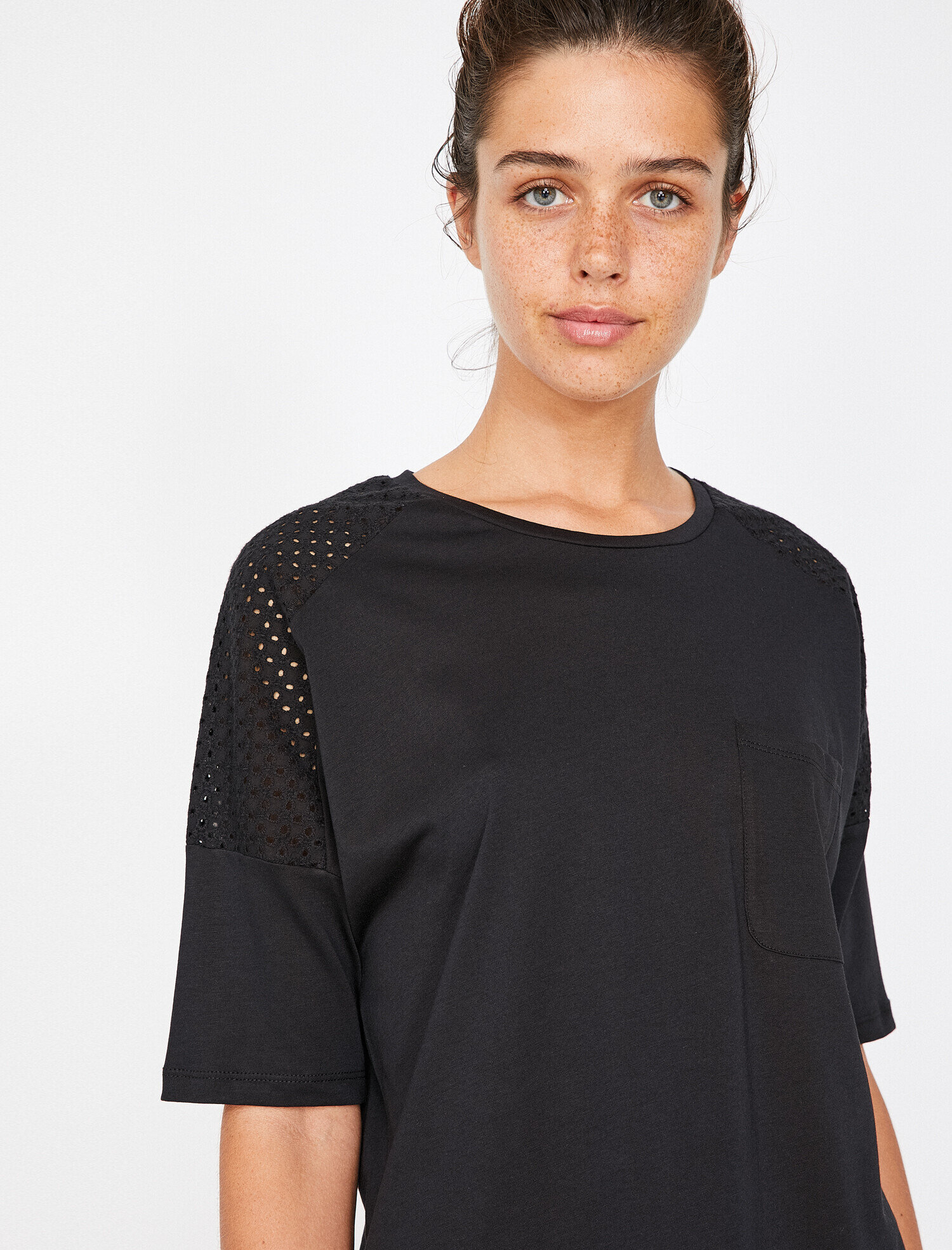   Cep Detaylı Tişört