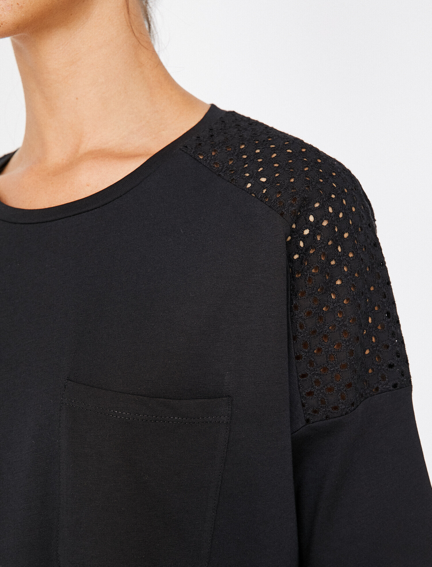   Cep Detaylı Tişört