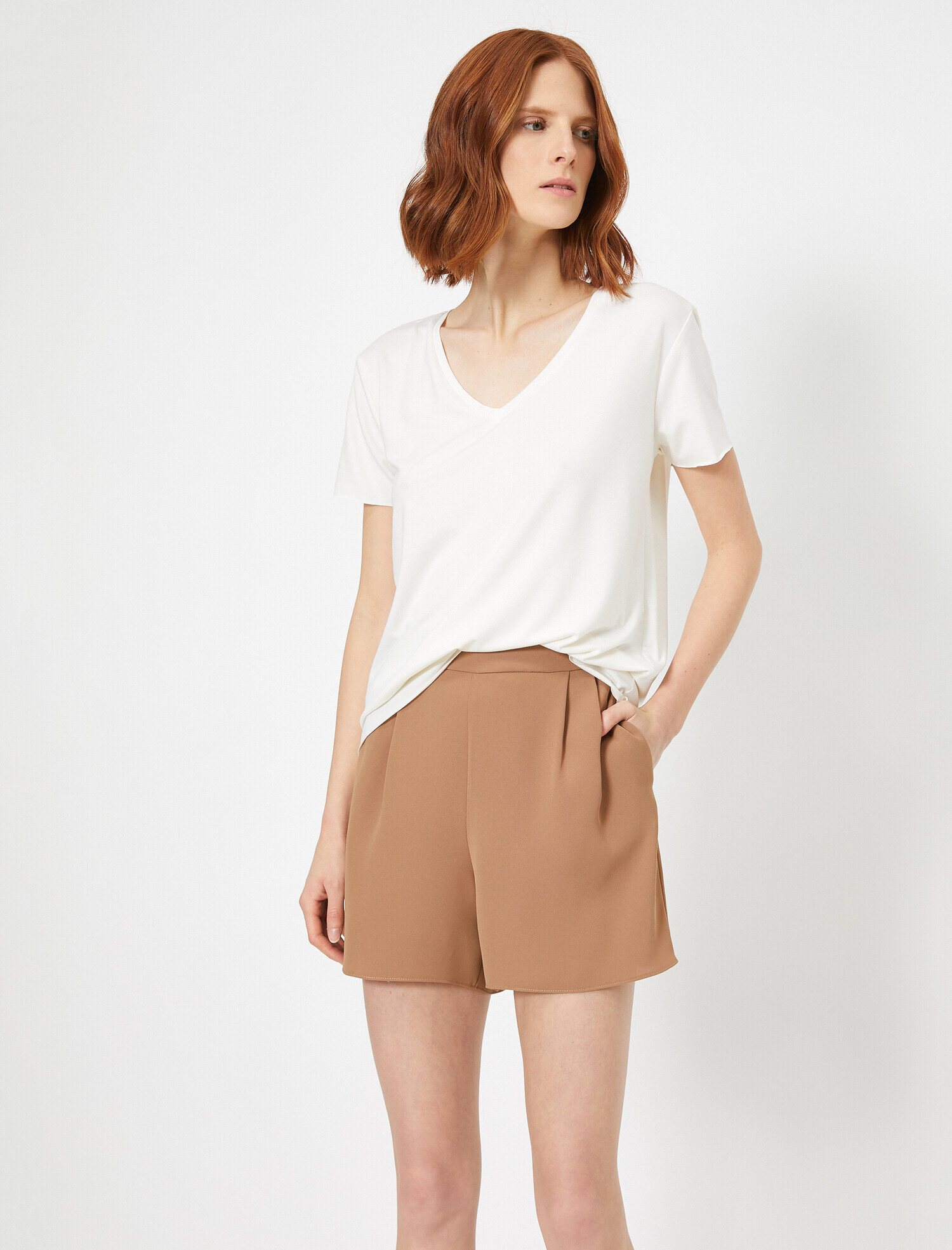   V Yaka Kısa Kollu Tişört