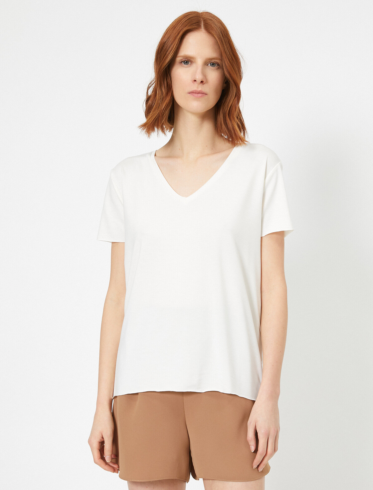   V Yaka Kısa Kollu Tişört