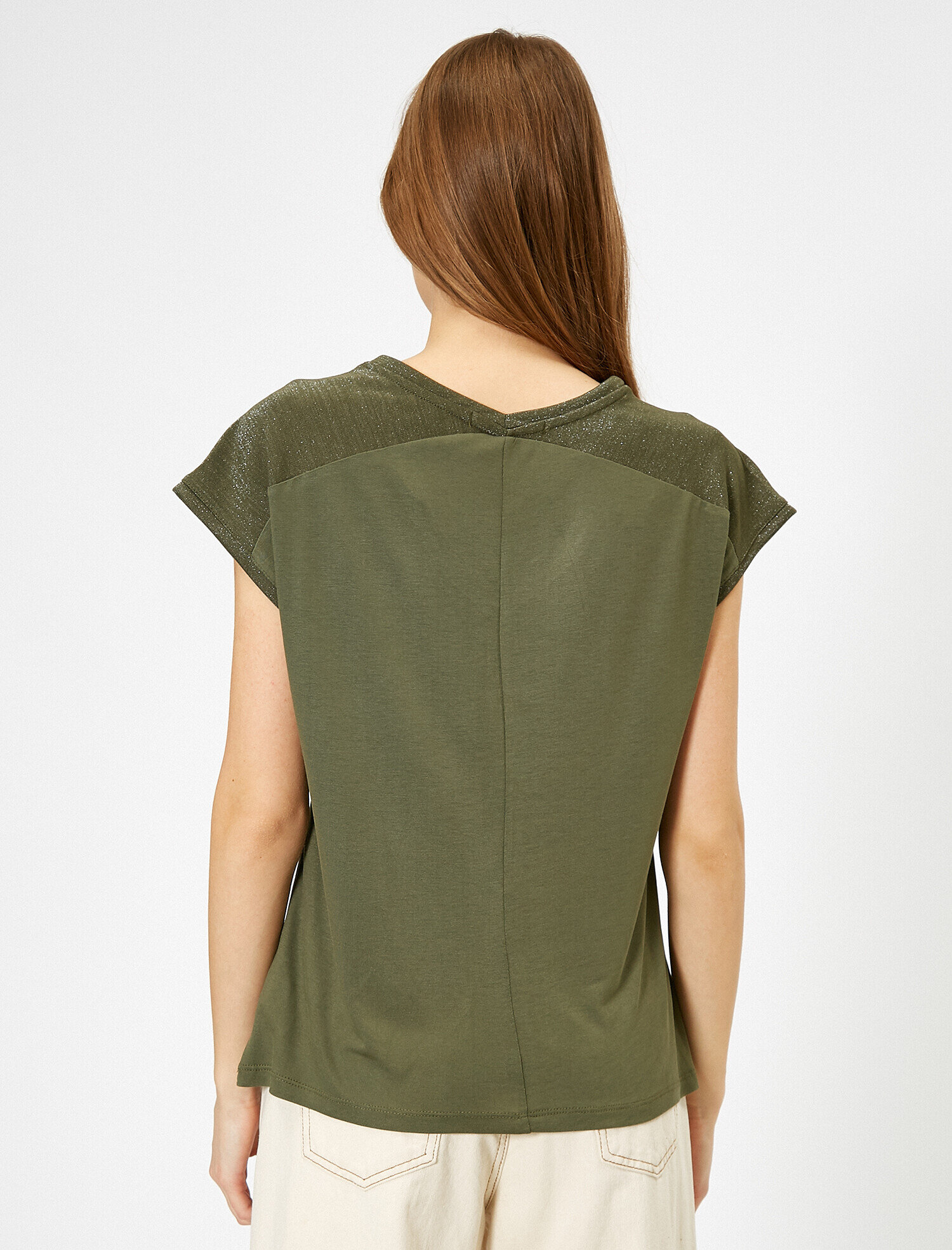   Sim Detaylı V Yaka Kısa Kollu Tişört