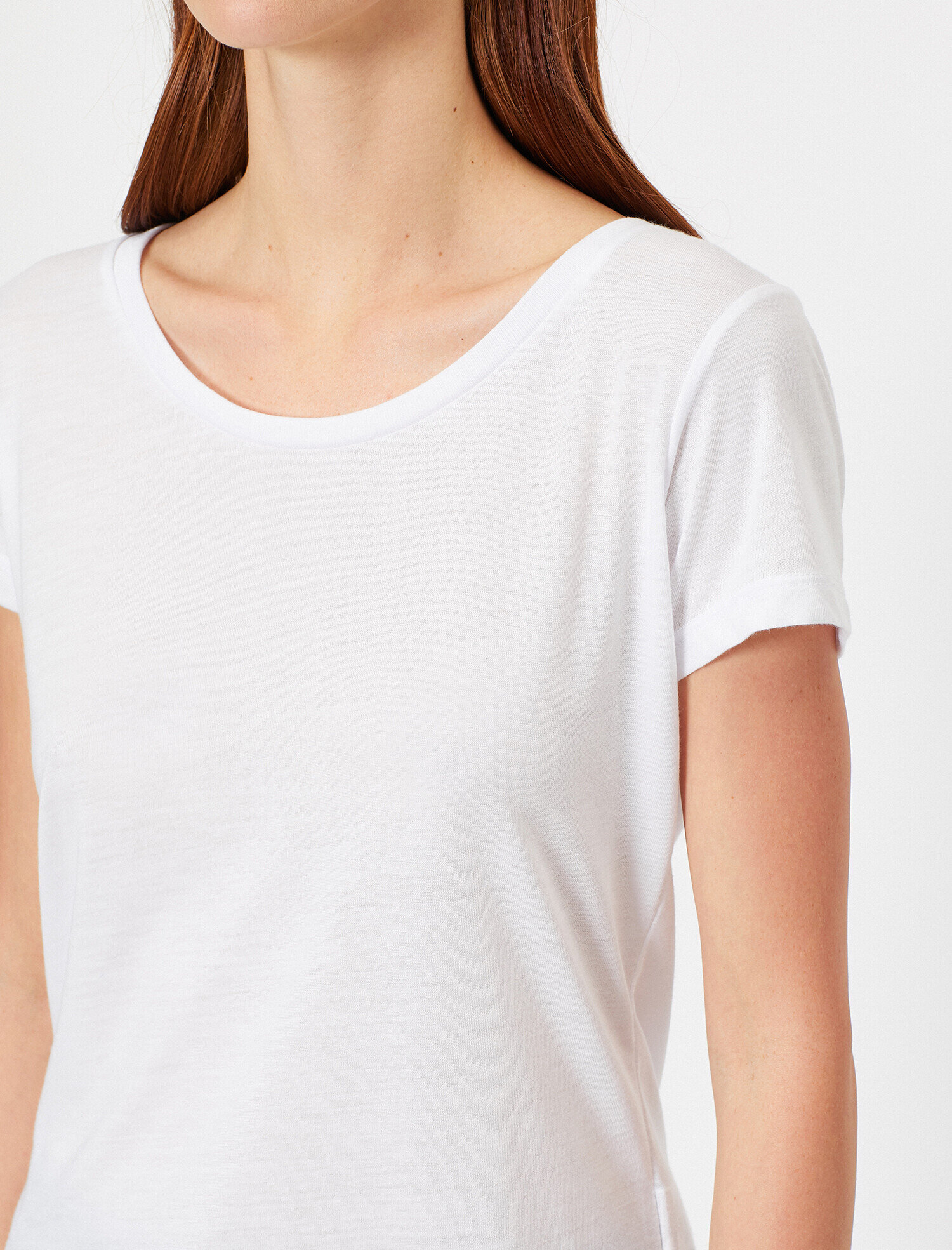 Oyuk Yaka Standart Kalıp Basic Tişört