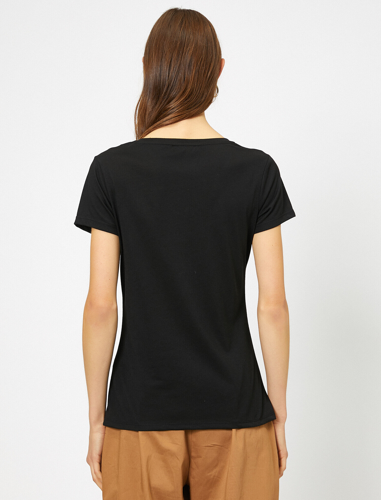   V Yaka Rahat Kalıp Basic Tişört