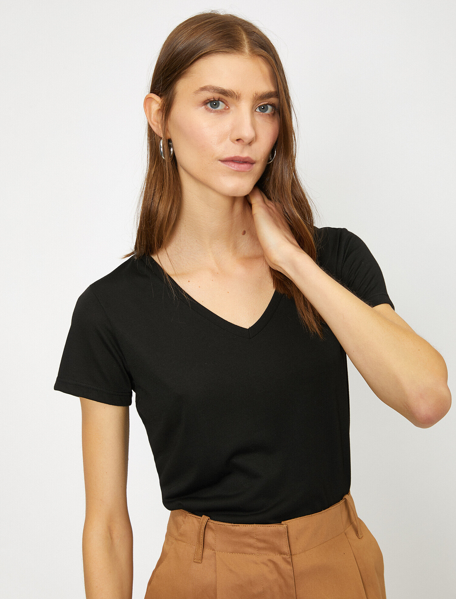   V Yaka Rahat Kalıp Basic Tişört