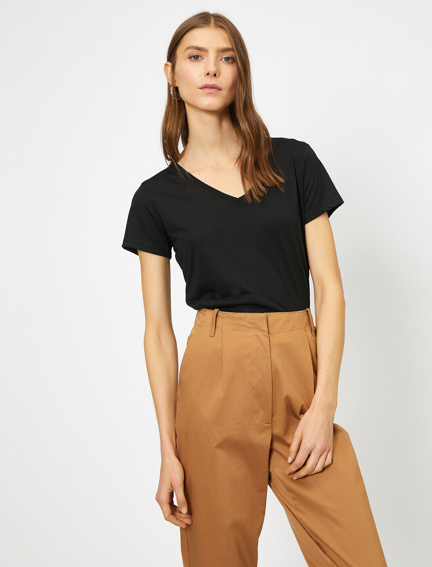   V Yaka Rahat Kalıp Basic Tişört