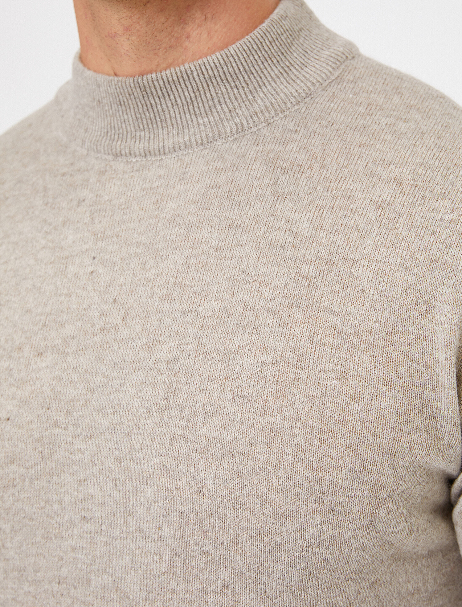   Yüksek Yaka Triko Kazak