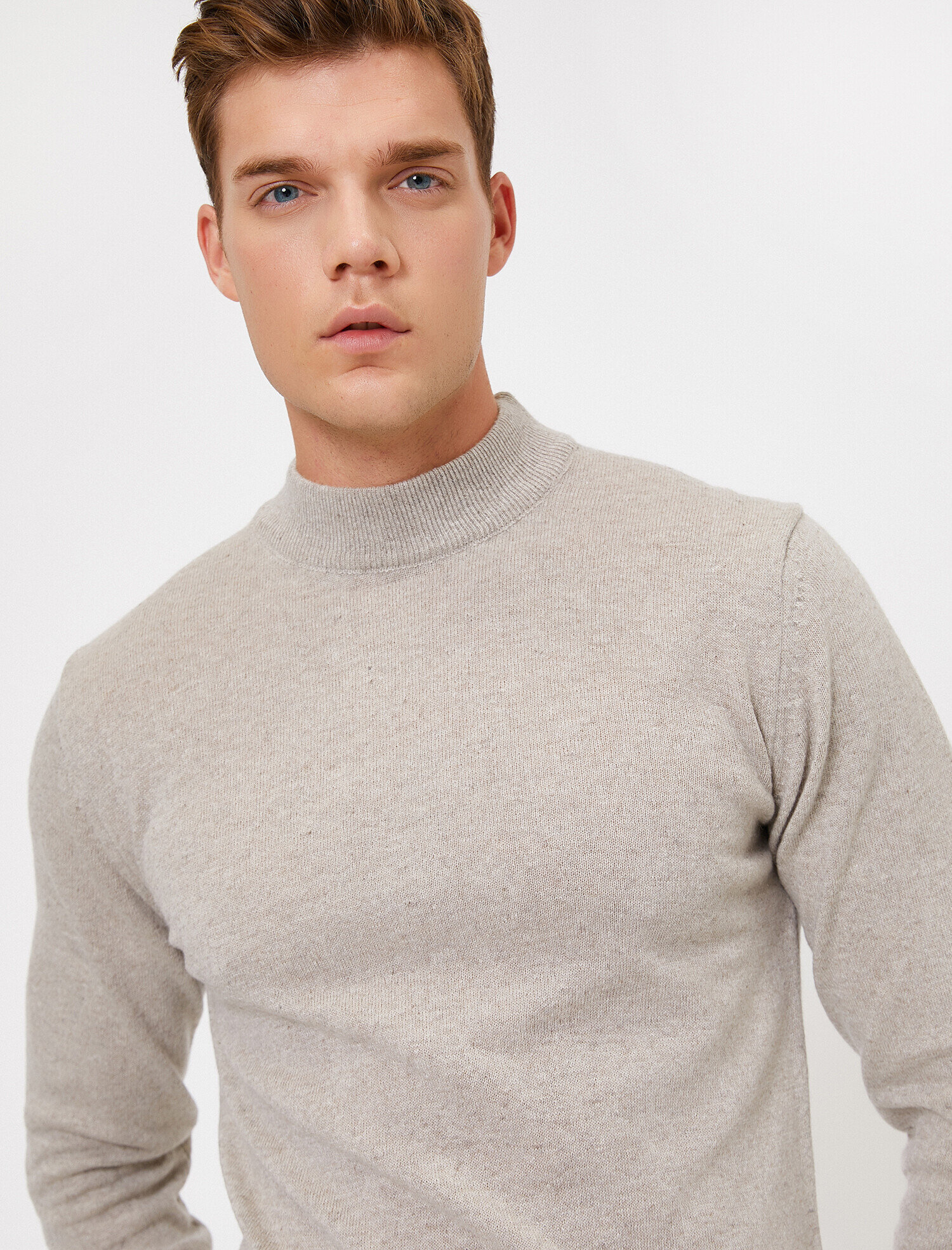   Yüksek Yaka Triko Kazak