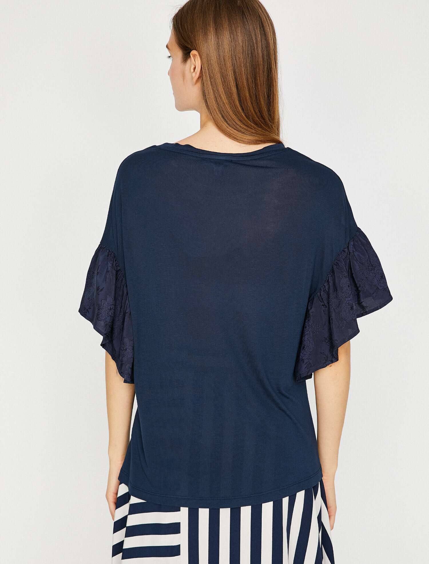   Fırfır Detaylı Tişört