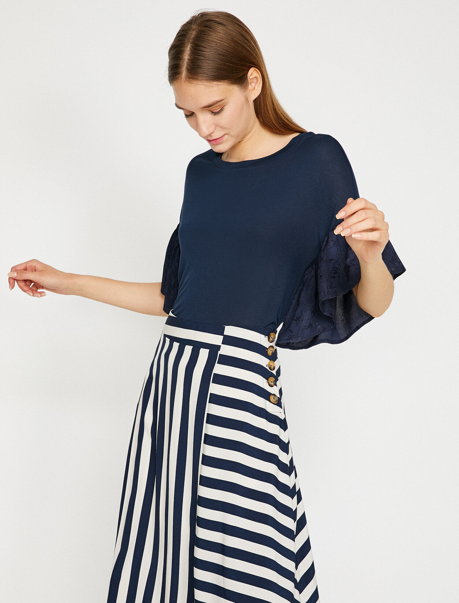   Fırfır Detaylı Tişört